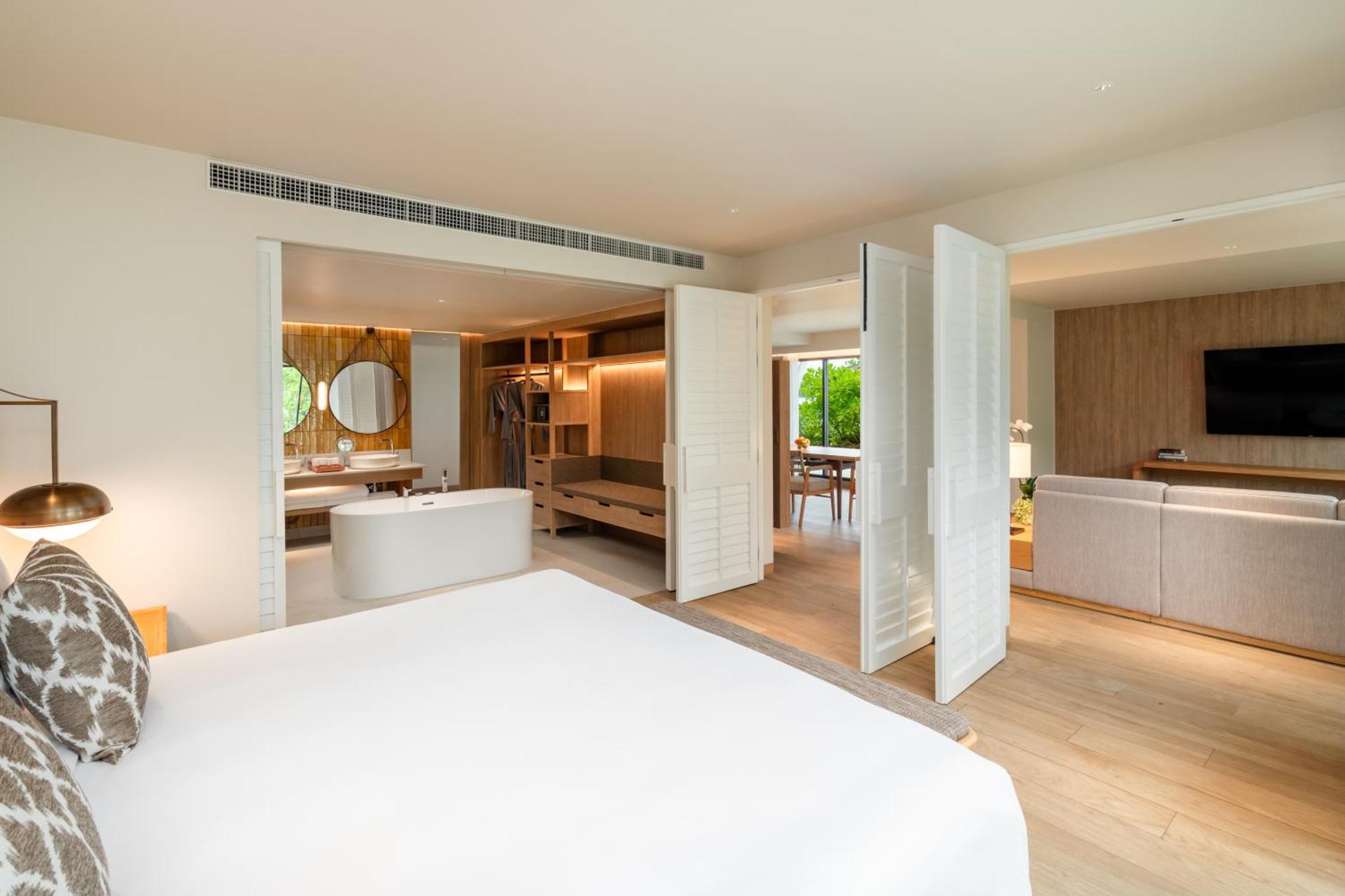 منتجع أوتريجر لاجونا بيتش فوكيت شاطئ بانغ تاو المظهر الخارجي الصورة A suite at the hotel