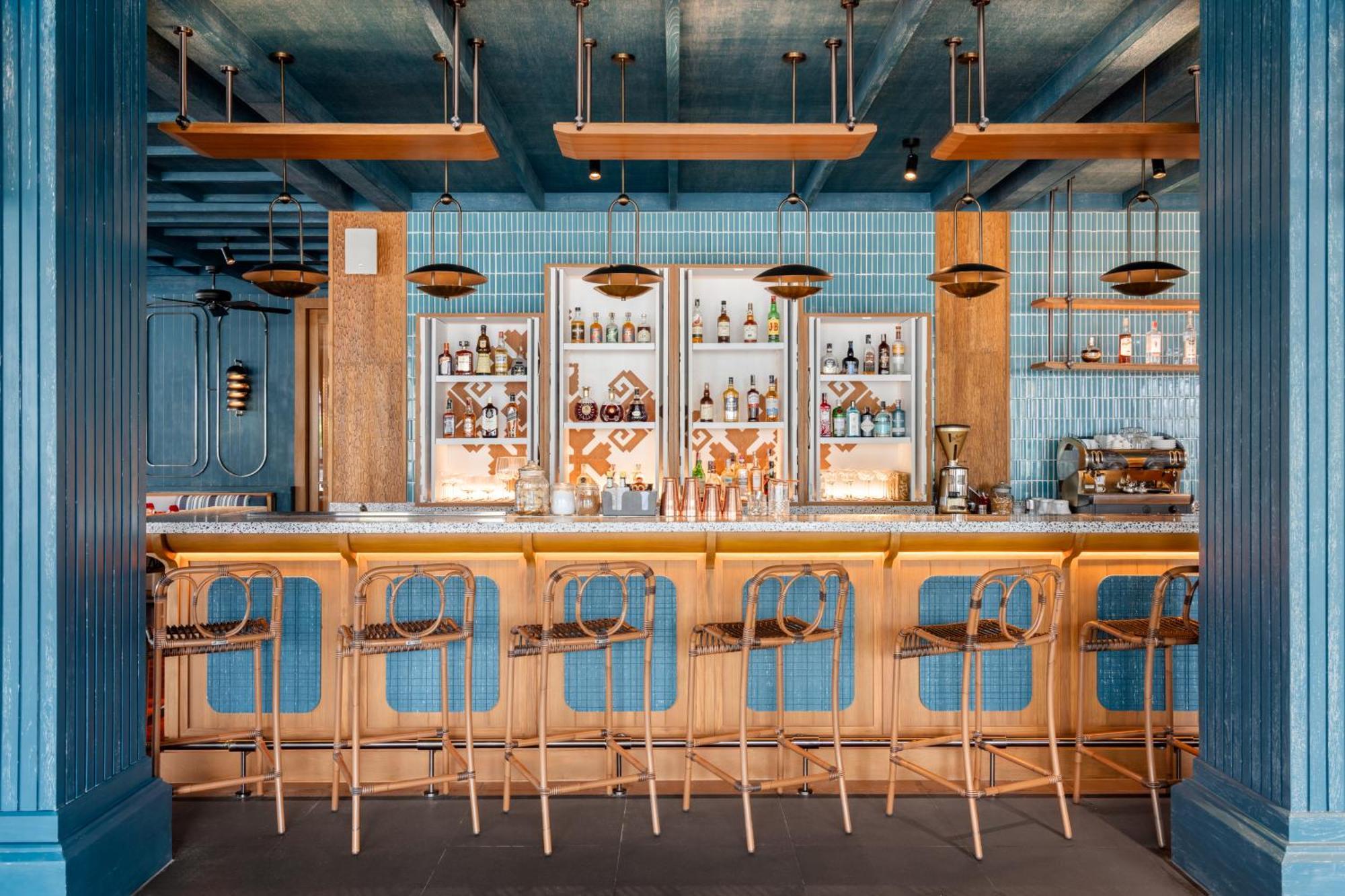 منتجع أوتريجر لاجونا بيتش فوكيت شاطئ بانغ تاو المظهر الخارجي الصورة The bar at the restaurant