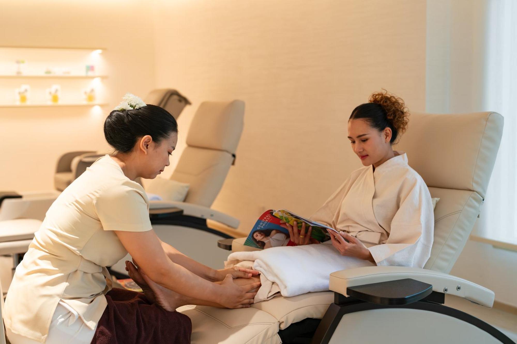 منتجع أوتريجر لاجونا بيتش فوكيت شاطئ بانغ تاو المظهر الخارجي الصورة Thai foot massage
