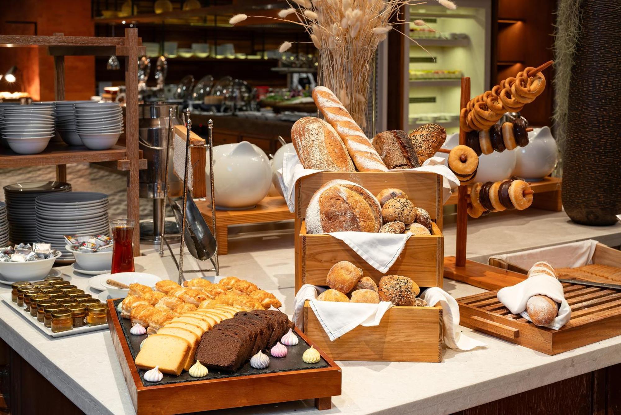 منتجع أوتريجر لاجونا بيتش فوكيت شاطئ بانغ تاو المظهر الخارجي الصورة A bread station