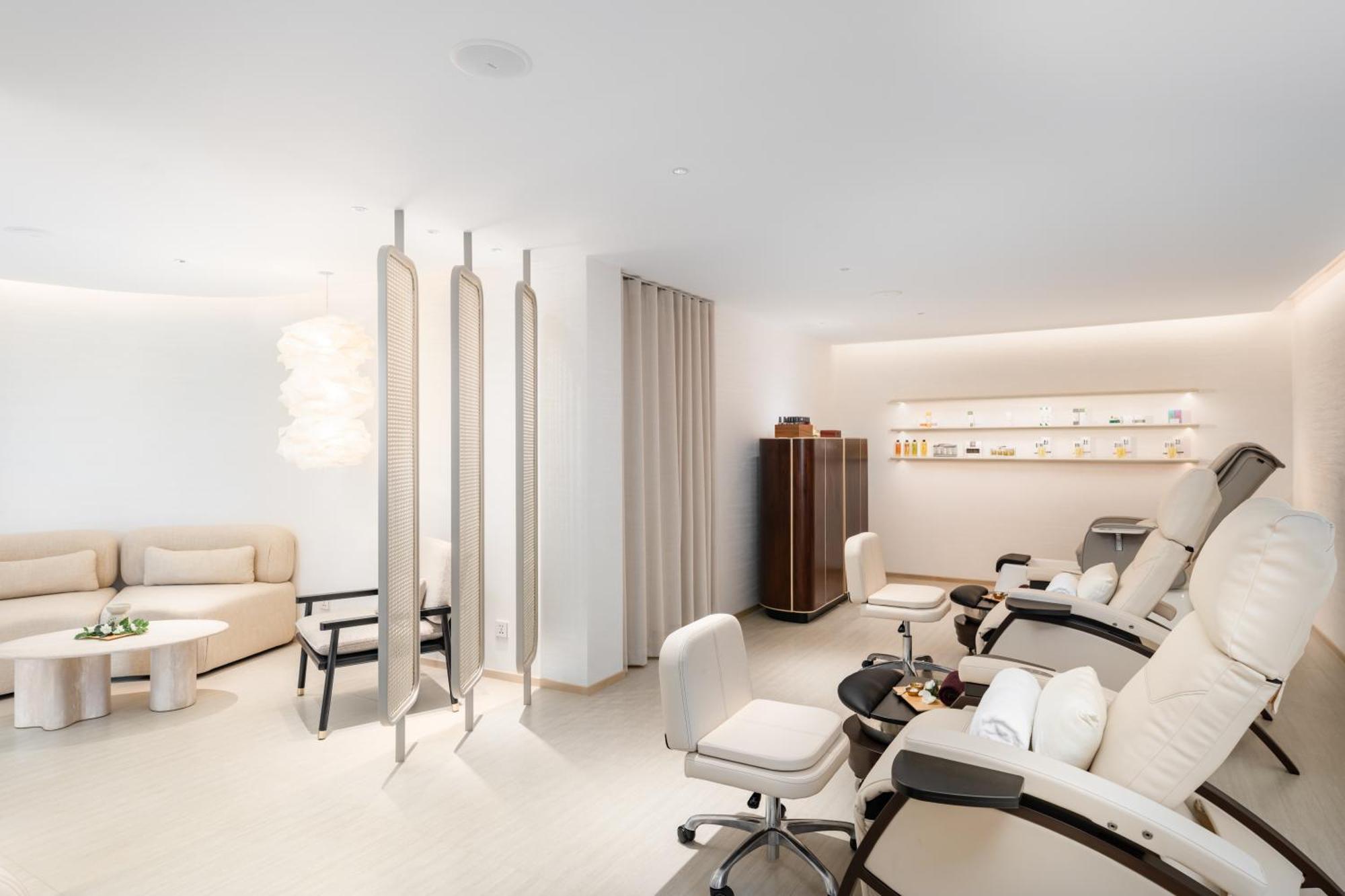 منتجع أوتريجر لاجونا بيتش فوكيت شاطئ بانغ تاو المظهر الخارجي الصورة The interior of a medical spa