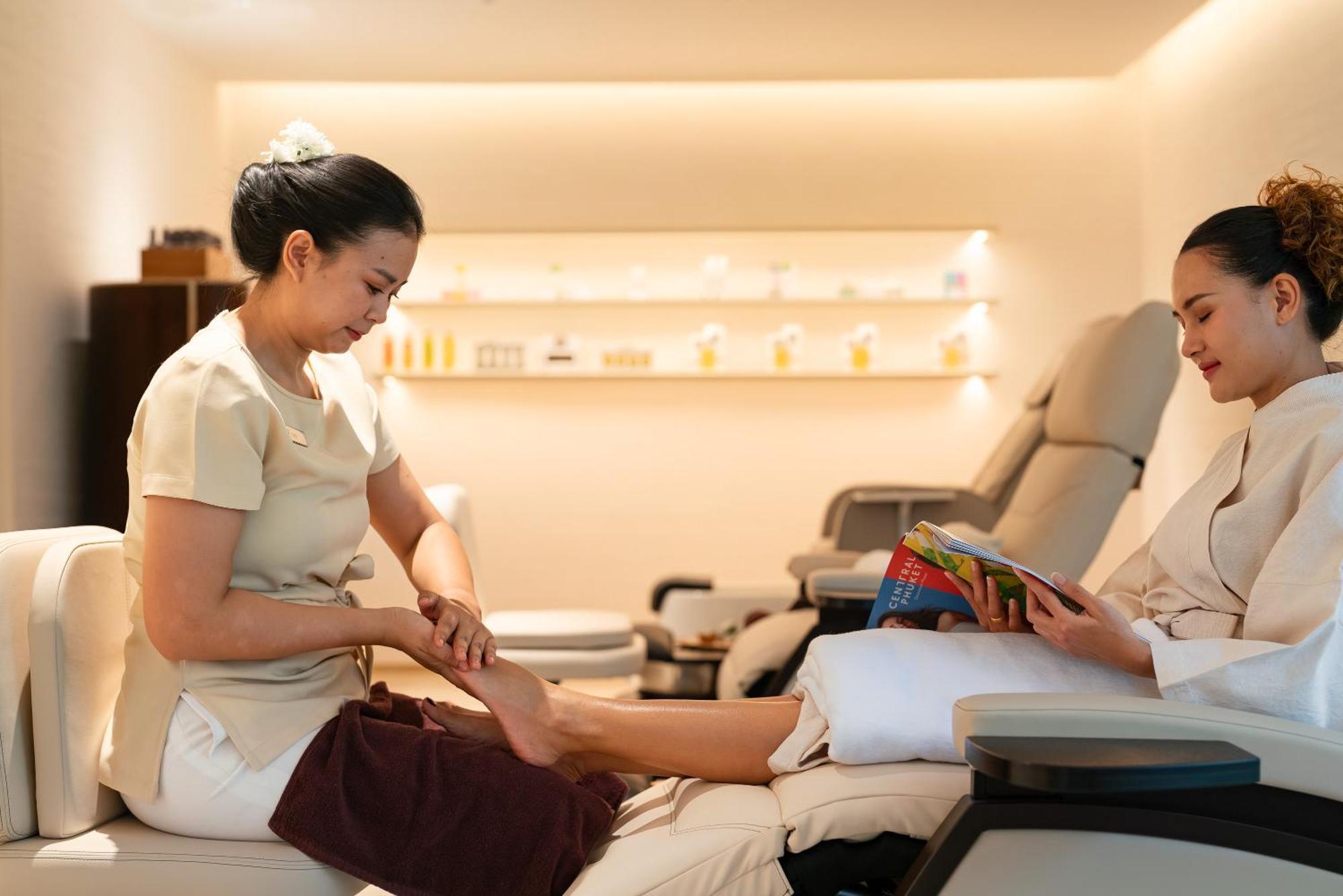 منتجع أوتريجر لاجونا بيتش فوكيت شاطئ بانغ تاو المظهر الخارجي الصورة Thai foot massage