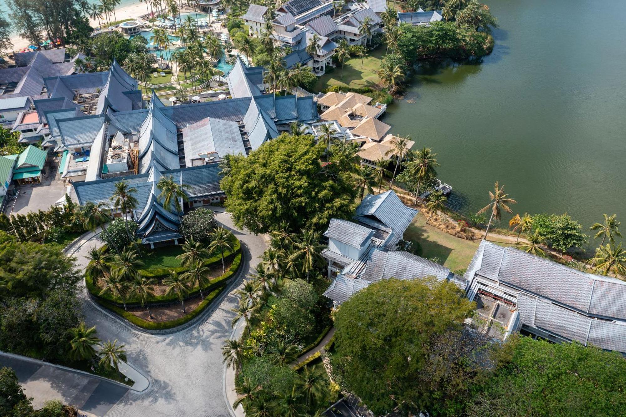 منتجع أوتريجر لاجونا بيتش فوكيت شاطئ بانغ تاو المظهر الخارجي الصورة Aerial view of the resort
