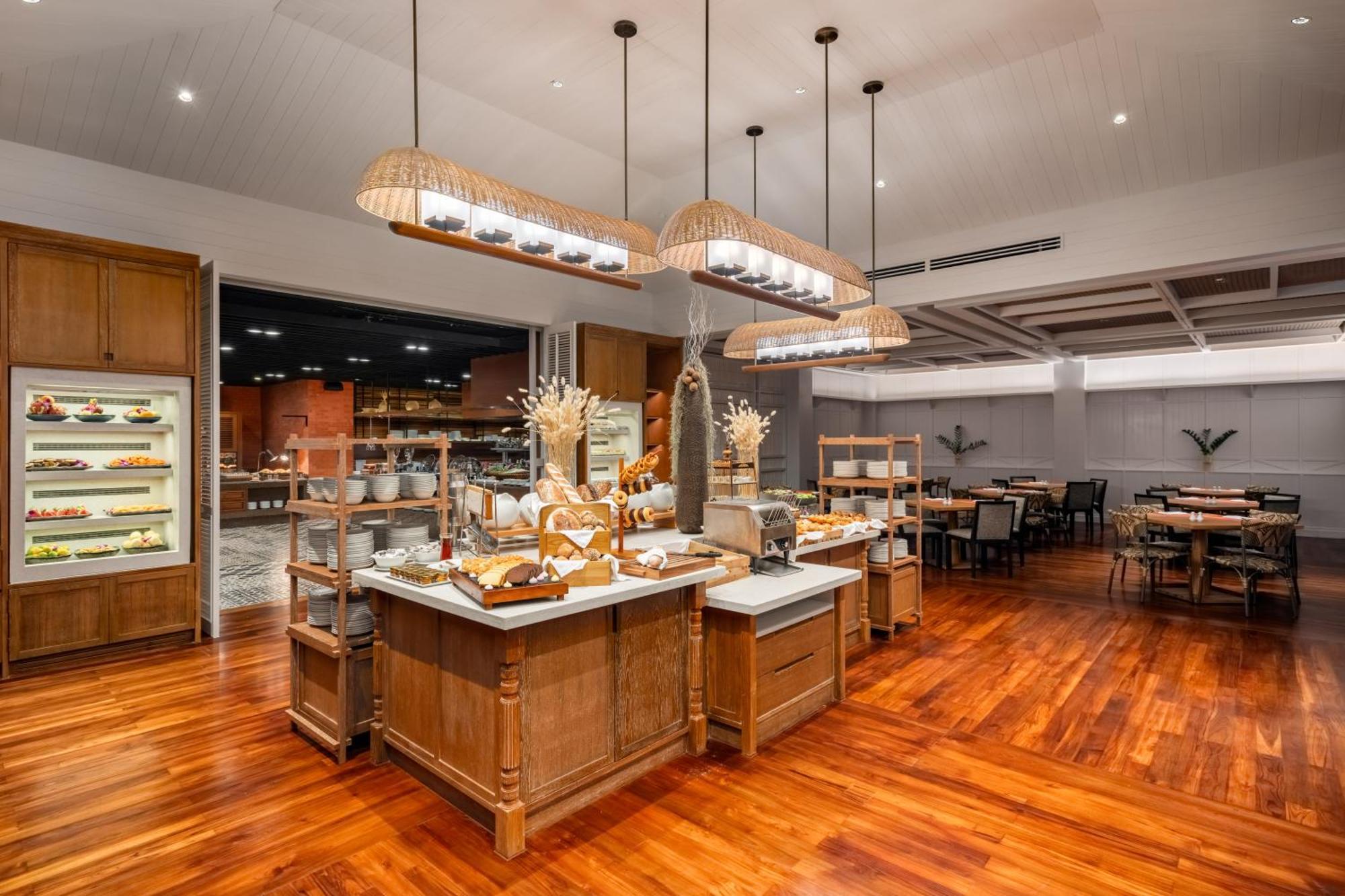 منتجع أوتريجر لاجونا بيتش فوكيت شاطئ بانغ تاو المظهر الخارجي الصورة The interior of the restaurant
